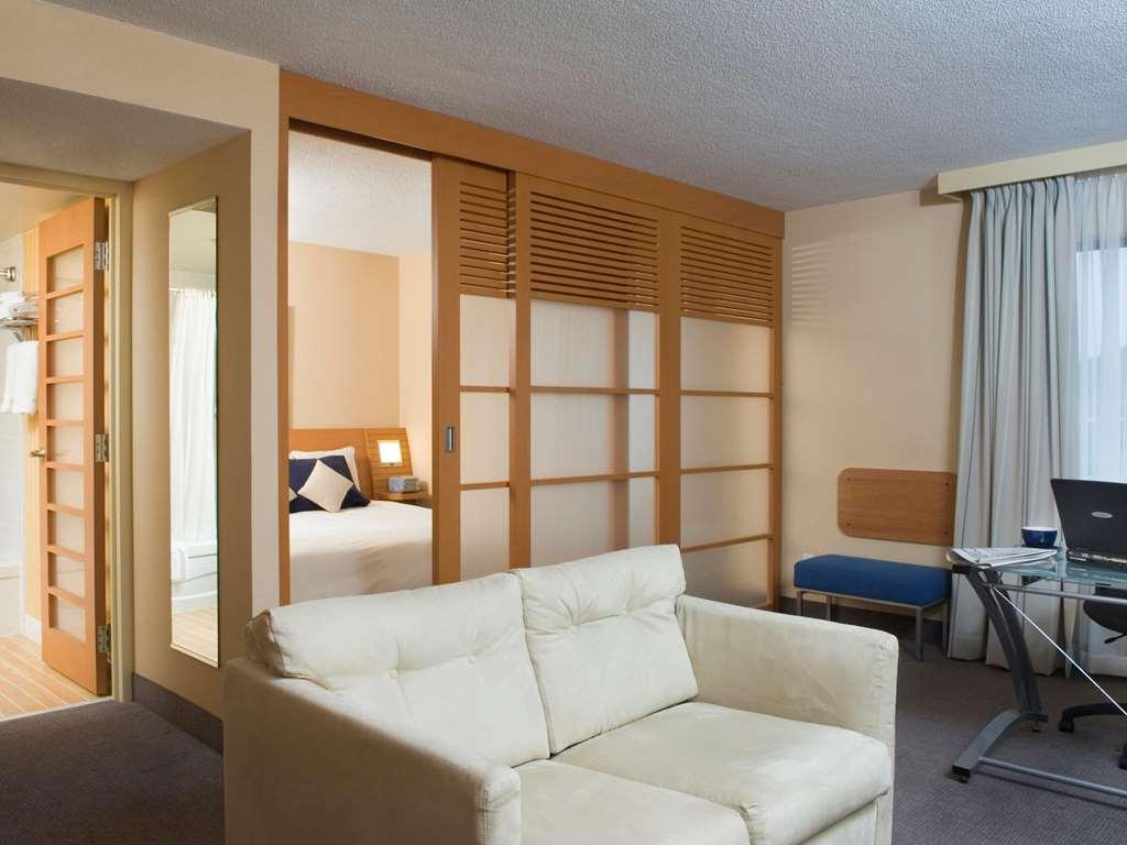 Отель Doubletree By Hilton Ottawa Downtown Номер фото