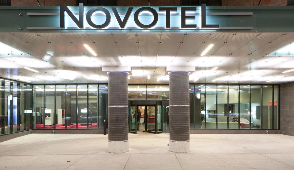 Отель Doubletree By Hilton Ottawa Downtown Экстерьер фото