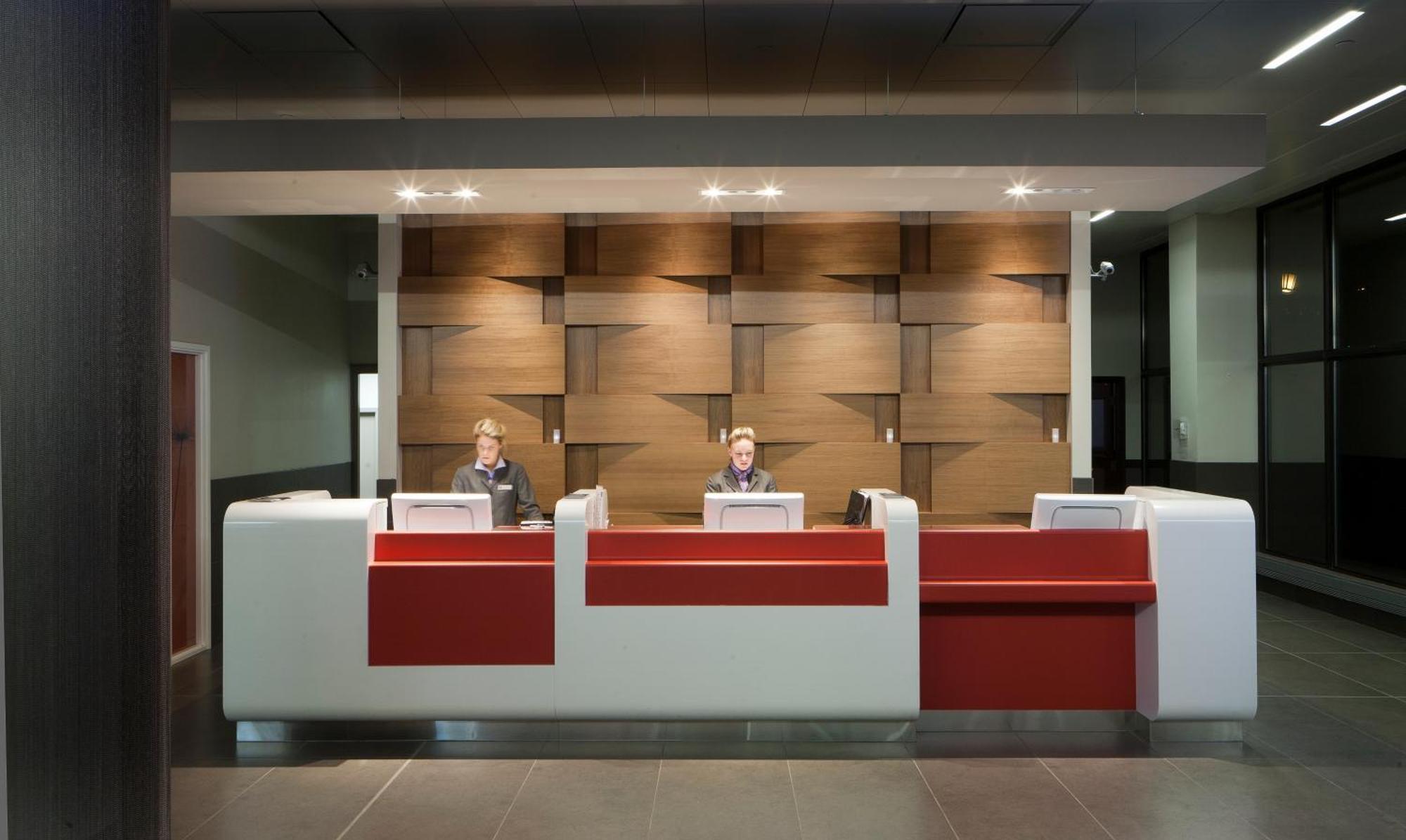 Отель Doubletree By Hilton Ottawa Downtown Экстерьер фото