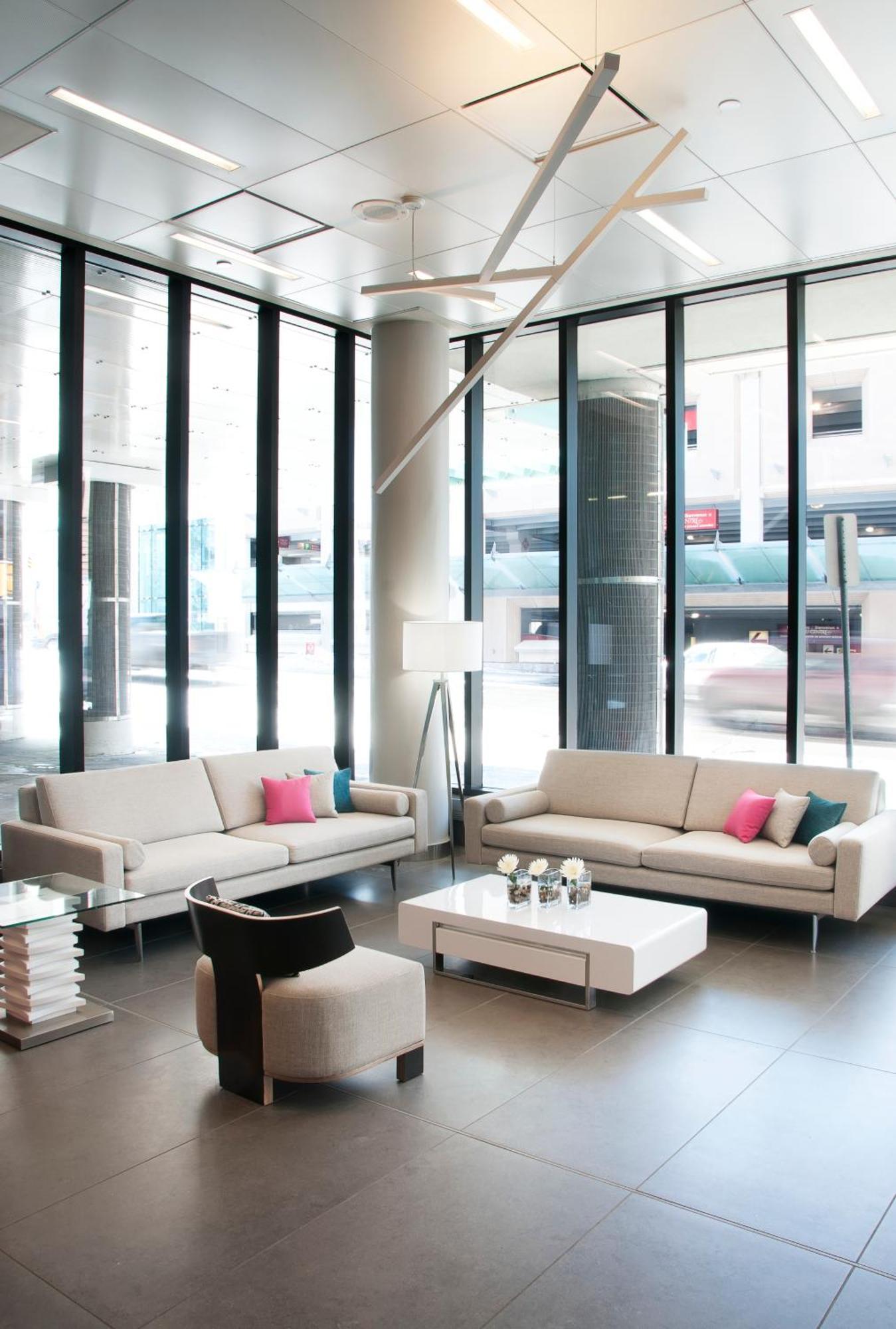 Отель Doubletree By Hilton Ottawa Downtown Экстерьер фото