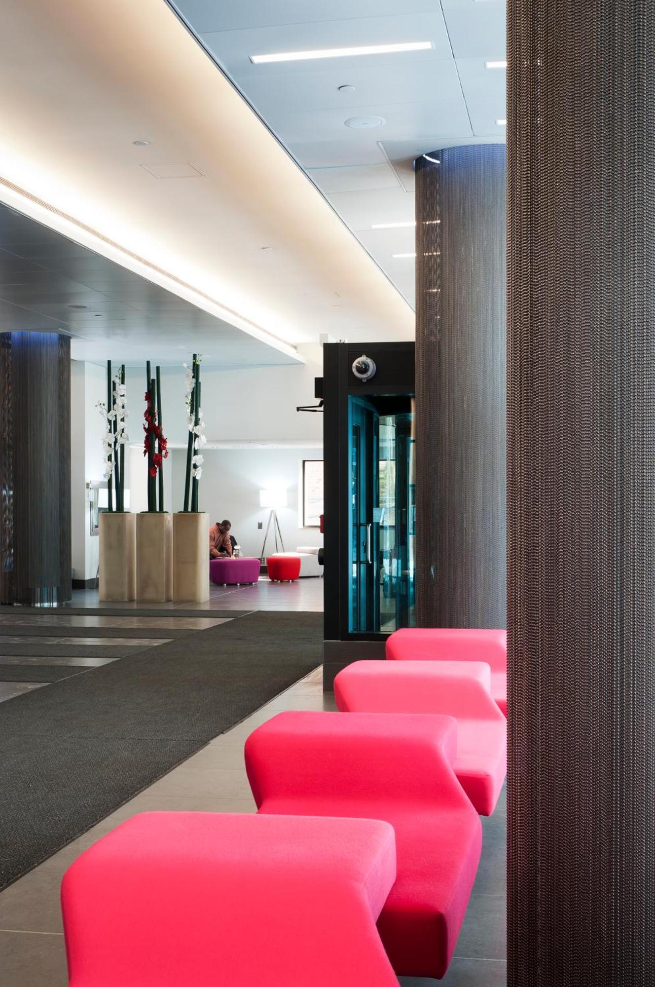 Отель Doubletree By Hilton Ottawa Downtown Экстерьер фото