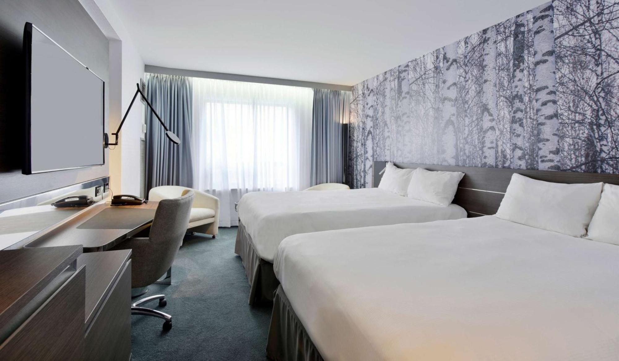 Отель Doubletree By Hilton Ottawa Downtown Экстерьер фото
