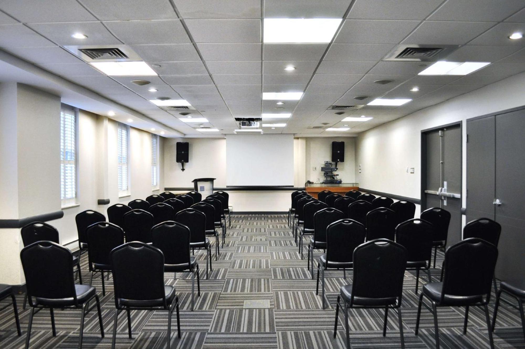 Отель Doubletree By Hilton Ottawa Downtown Экстерьер фото