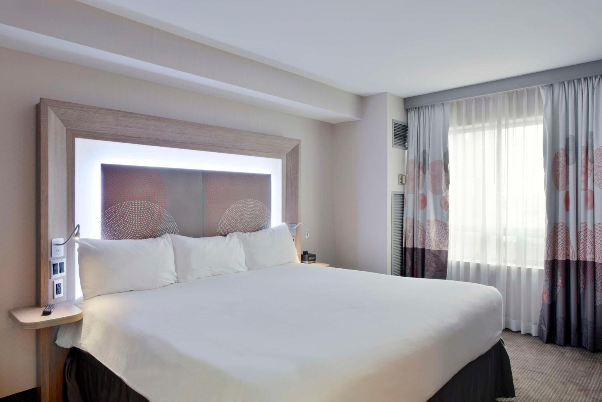 Отель Doubletree By Hilton Ottawa Downtown Экстерьер фото