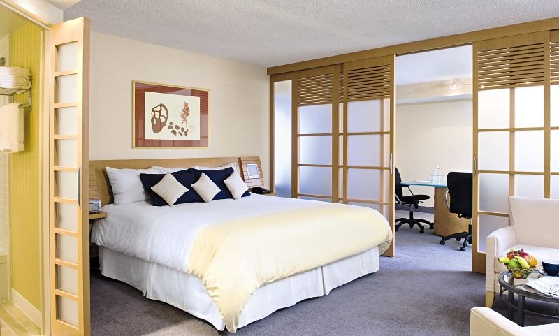 Отель Doubletree By Hilton Ottawa Downtown Экстерьер фото