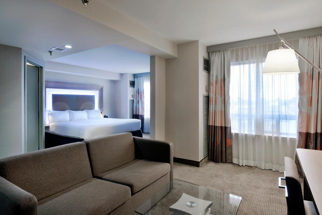 Отель Doubletree By Hilton Ottawa Downtown Экстерьер фото