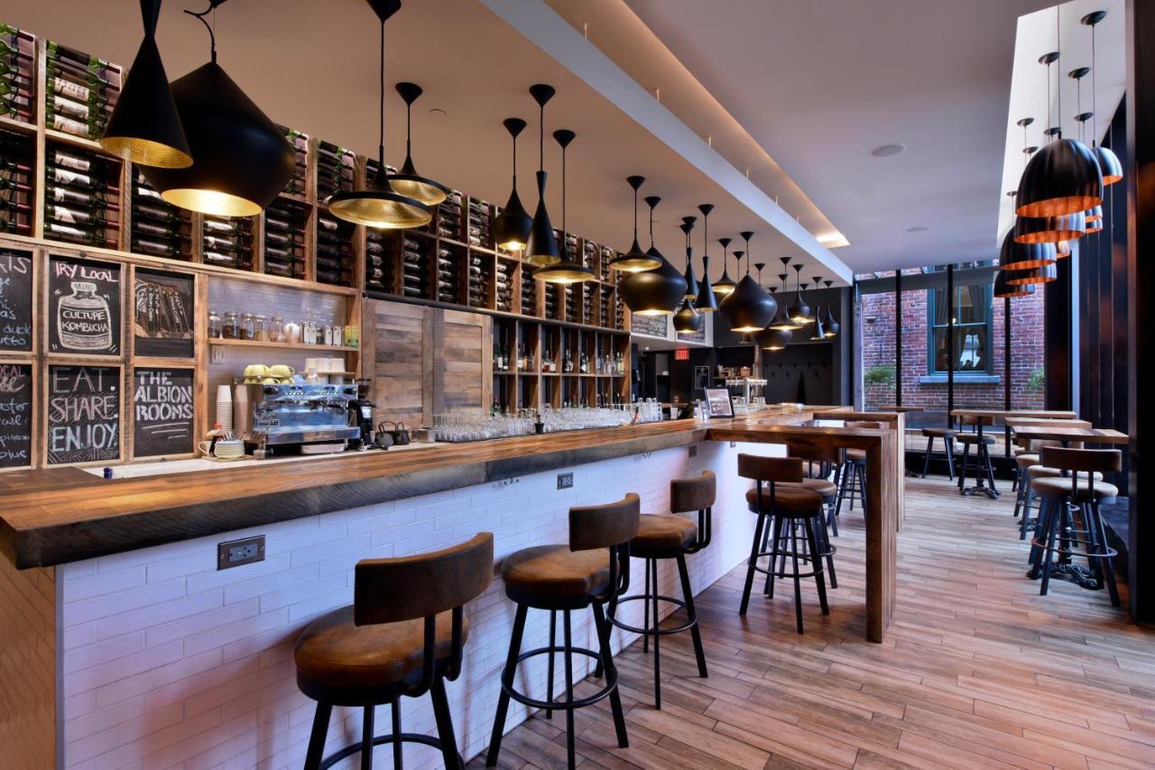 Отель Doubletree By Hilton Ottawa Downtown Экстерьер фото