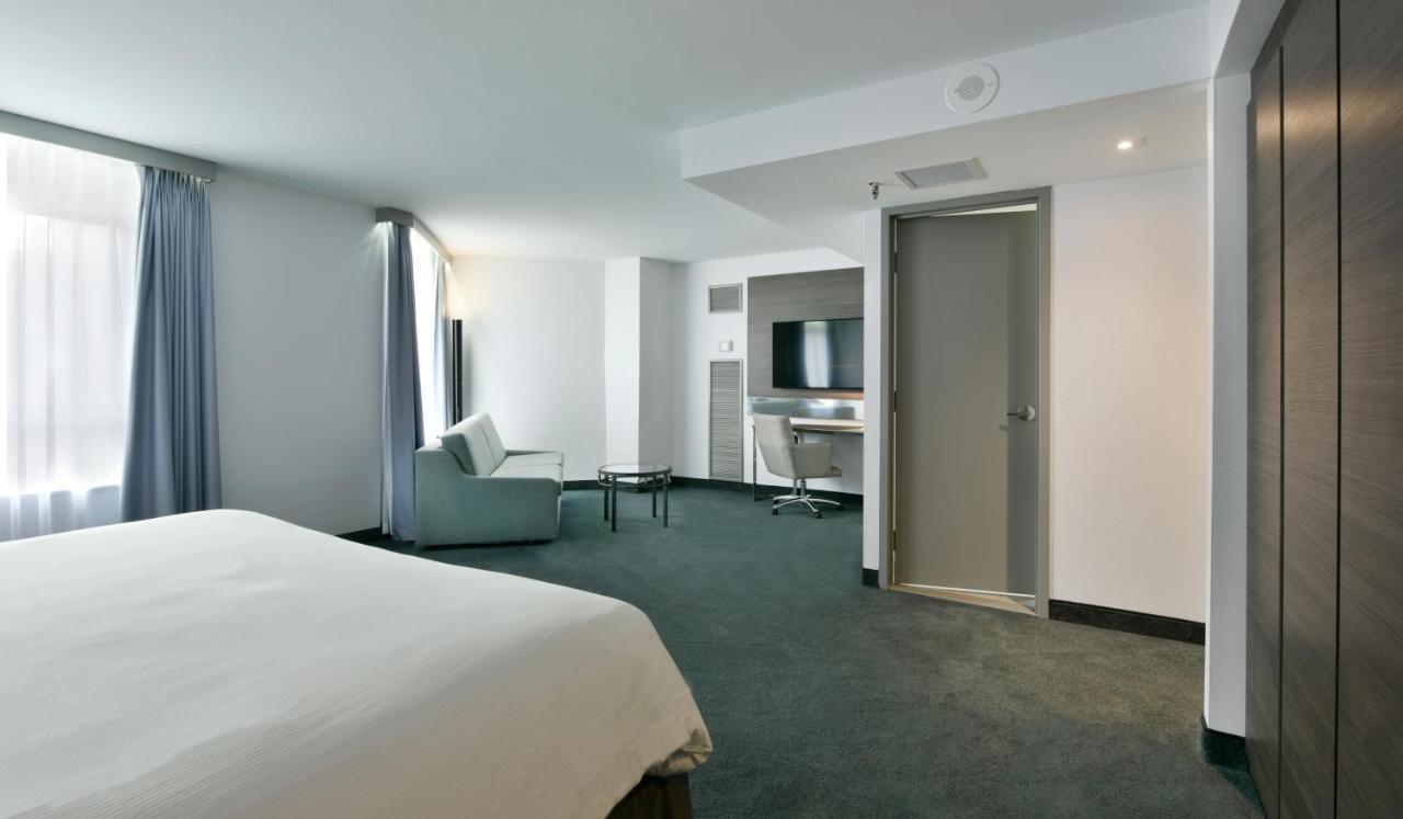 Отель Doubletree By Hilton Ottawa Downtown Экстерьер фото
