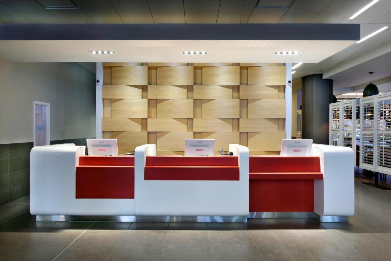 Отель Doubletree By Hilton Ottawa Downtown Экстерьер фото